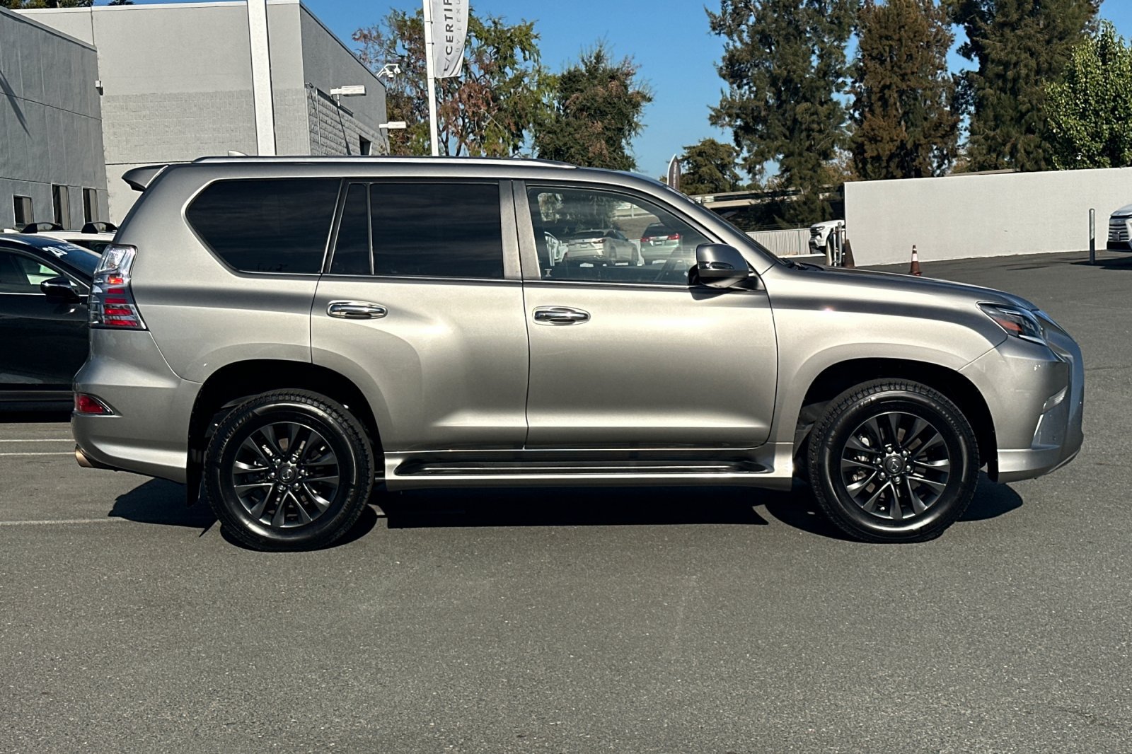 Certified 2023 Lexus GX 460 Premium w/ Premium Package AWD/4WD image 3