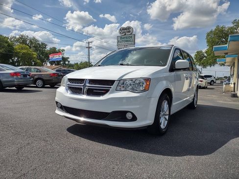 Used 2020 Dodge Grand Caravan SXT FWD image 1