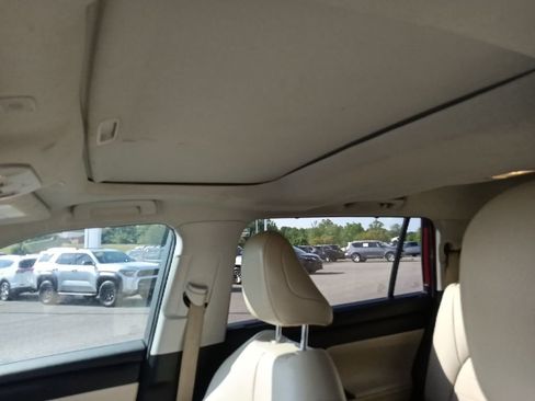 Used 2023 Toyota Highlander XLE FWD image 14