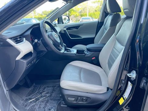 Used 2021 Toyota RAV4 XLE Premium FWD image 12