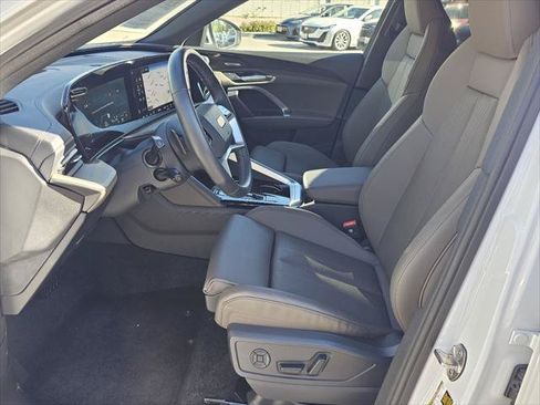 Used 2025 Audi Q5 Premium Plus w/ Premium Plus AWD/4WD image 2