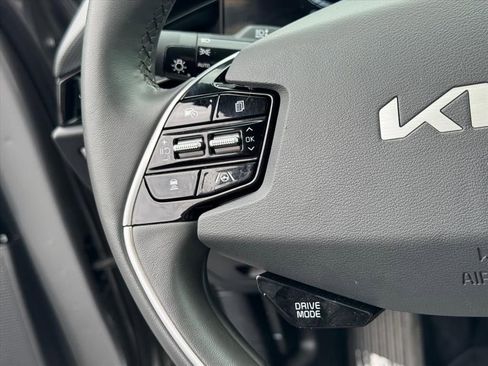 Used 2023 Kia Niro EX FWD image 17