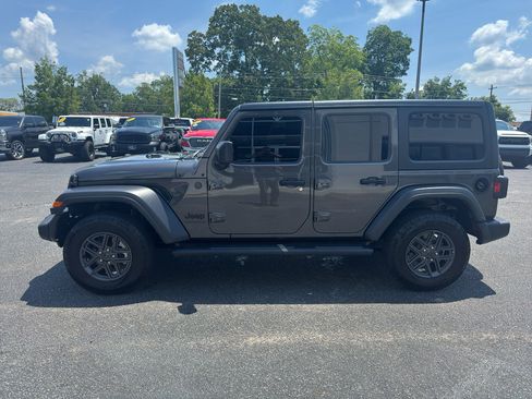 Used 2024 Jeep Wrangler Sport S image 6