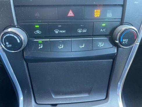 Used 2017 Toyota Camry LE FWD image 38