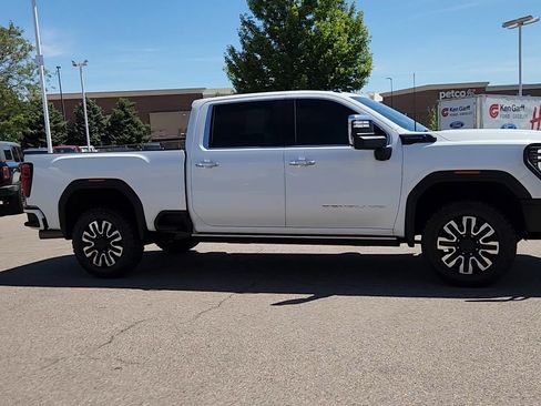 Used 2024 GMC Sierra 3500 Denali Ultimate AWD/4WD image 10
