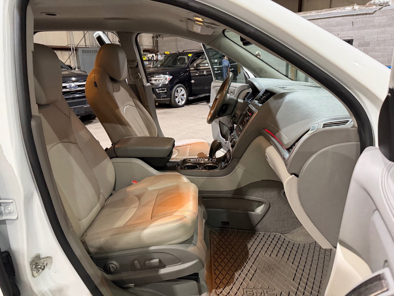 Used 2017 GMC Acadia Limited SLT FWD image 26