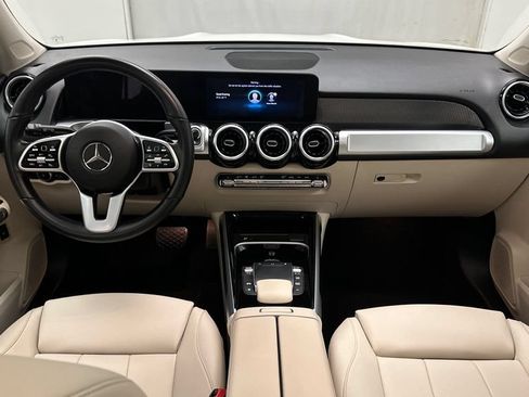 Used 2023 Mercedes-Benz GLB 250 4MATIC w/ Premium Package image 23
