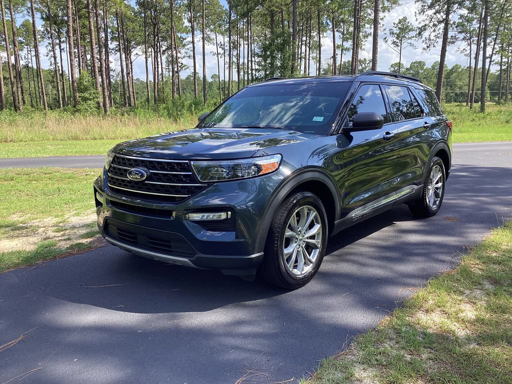 Used 2023 Ford Explorer XLT RWD image 1