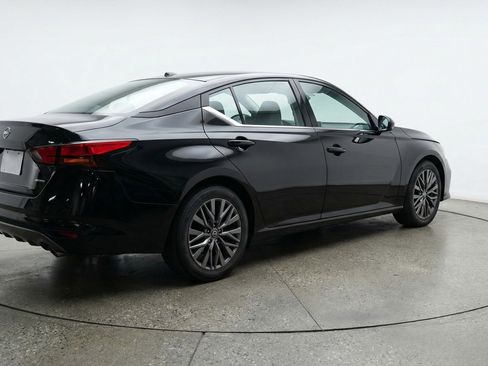 Used 2025 Nissan Altima 2.5 SV image 9