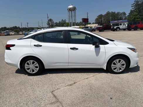 Used 2022 Nissan Versa S FWD image 5