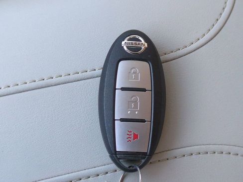 Used 2020 Nissan Rogue Sport SV image 29