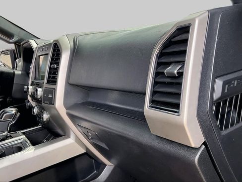 Used 2018 Ford F150 Lariat w/ Equipment Group 502A Luxury AWD/4WD image 19