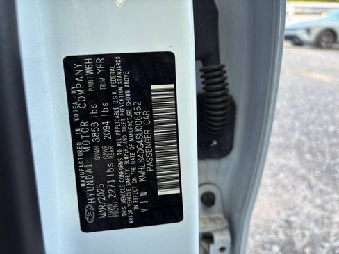 Used 2025 Hyundai Elantra SEL FWD image 23