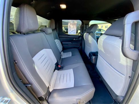 Used 2024 Toyota Tacoma TRD Off-Road image 28