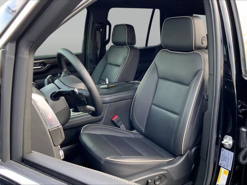 Used 2025 GMC Yukon Elevation AWD/4WD image 7