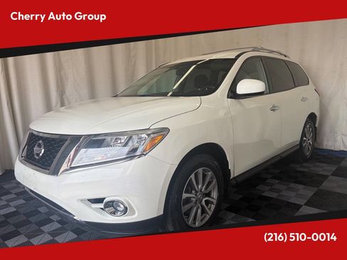 Used 2016 Nissan Pathfinder SV image 1