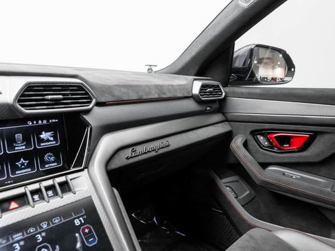 Used 2023 Lamborghini Urus Performante image 39