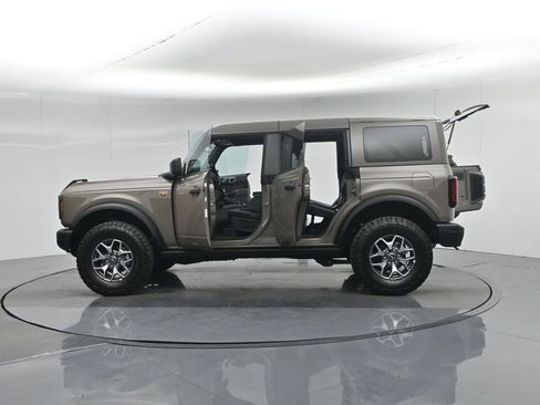Used 2025 Ford Bronco Badlands image 38