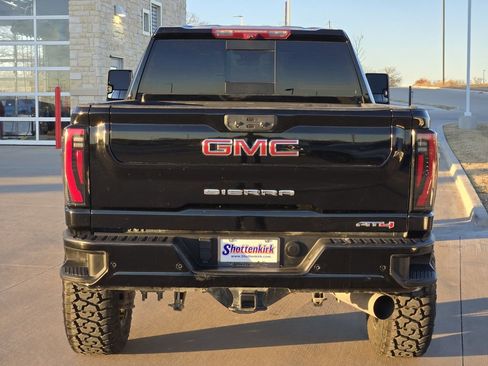 Used 2024 GMC Sierra 2500 AT4 w/ AT4 Premium Plus Package image 7