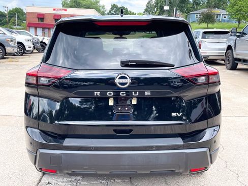Used 2024 Nissan Rogue SV FWD image 8