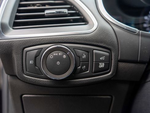 Used 2021 Ford Edge Titanium image 17