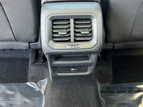 Used 2025 Volkswagen Taos SE w/ Panoramic Sunroof Package image 25