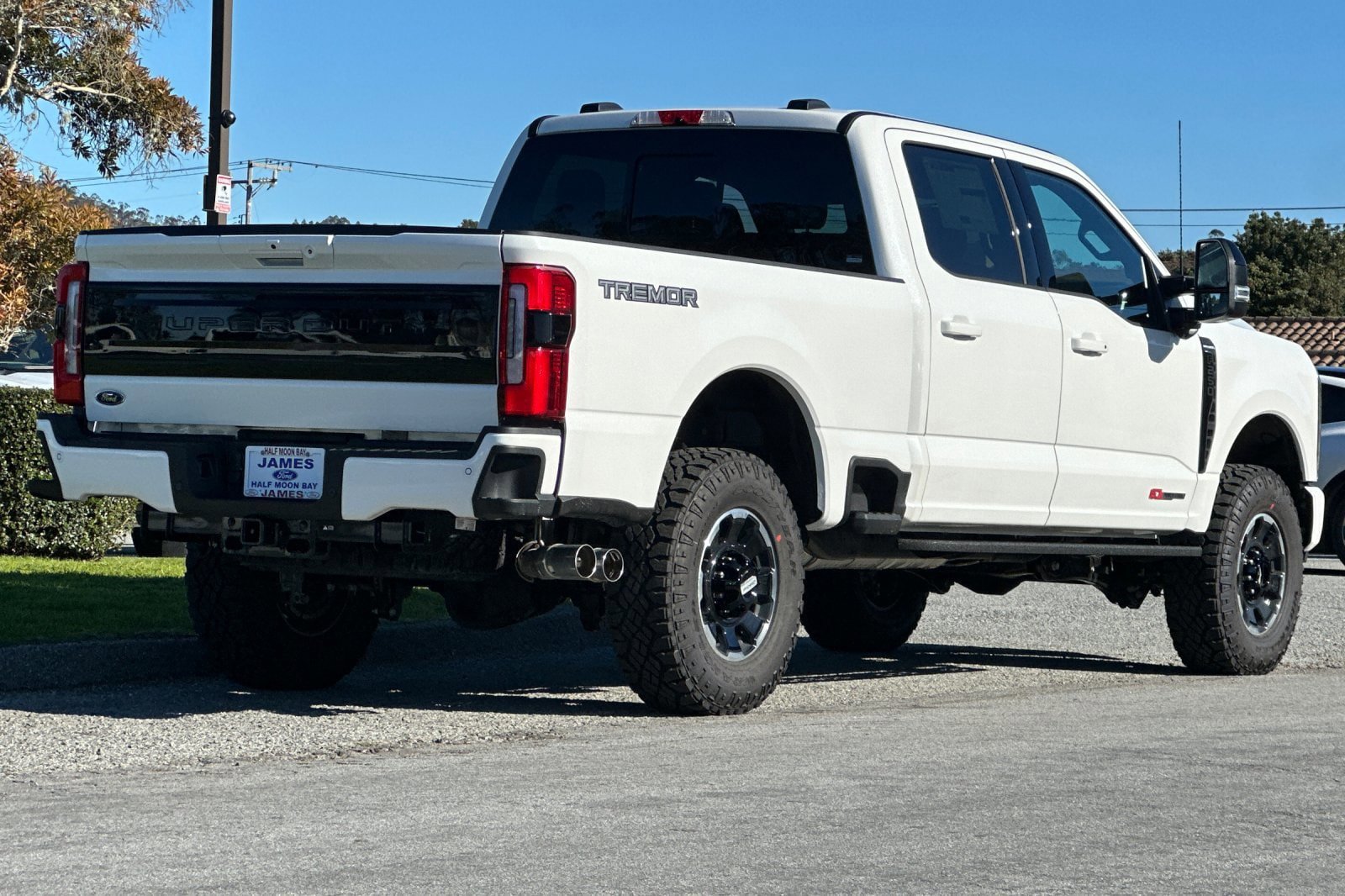New 2026 Ford F250 Platinum w/ Tremor Off-Road Package AWD/4WD image 5
