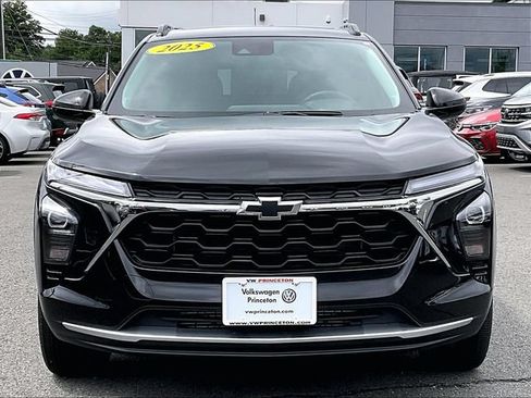 Used 2025 Chevrolet Trax LT w/ Sunroof Package FWD image 10