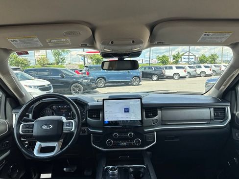 Used 2024 Ford Expedition XLT AWD/4WD image 18