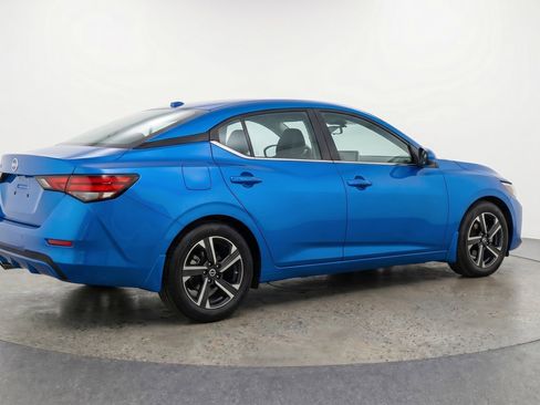 Used 2025 Nissan Sentra SV FWD image 9