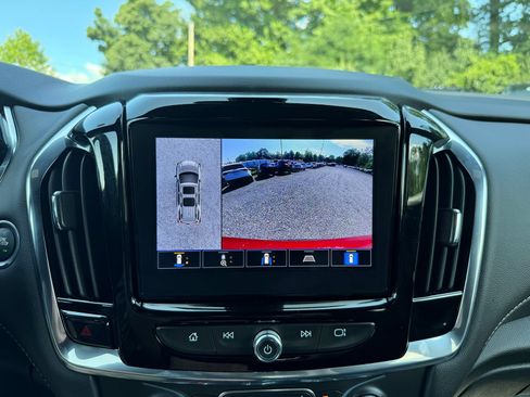 Certified 2023 Chevrolet Traverse LT w/ LT Premium Package AWD/4WD image 31