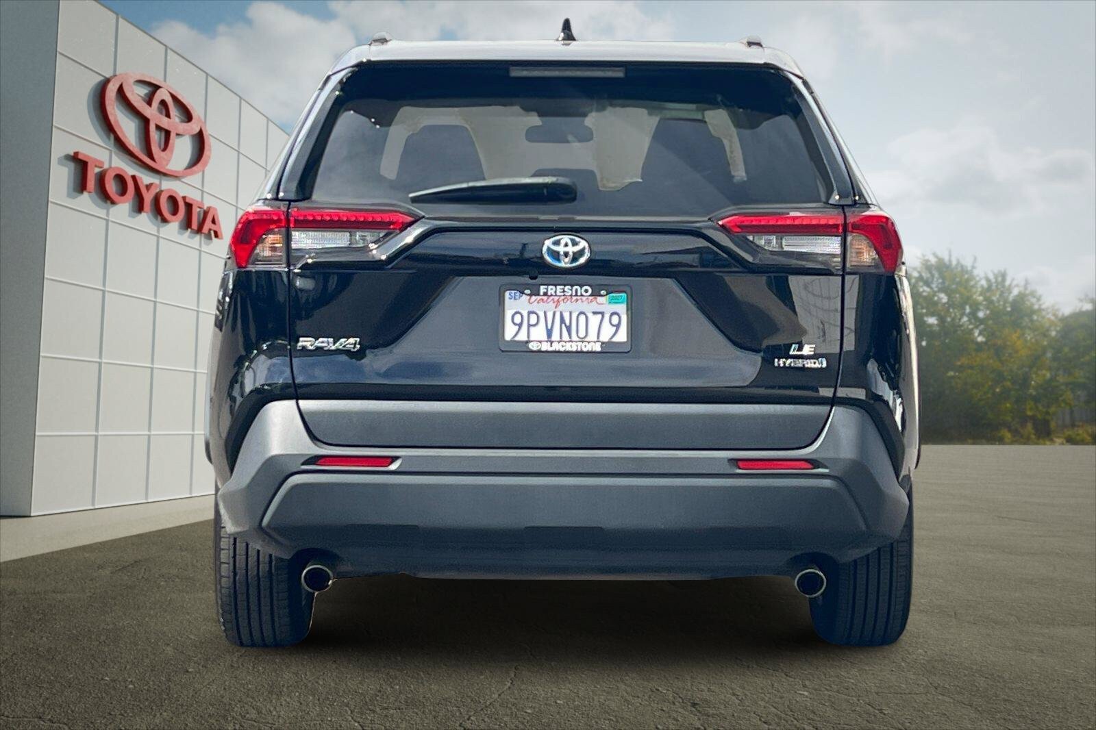 Certified 2022 Toyota RAV4 LE AWD/4WD image 4