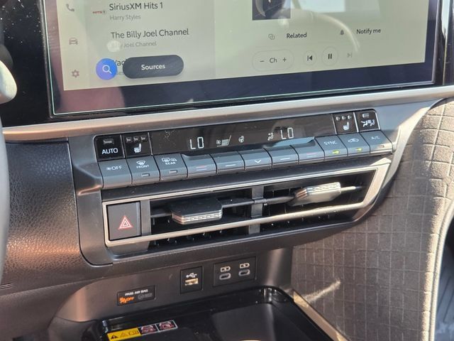 Used 2025 Toyota Camry XLE FWD image 23