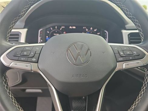 Used 2023 Volkswagen Atlas SE w/ Panoramic Sunroof Package FWD image 23