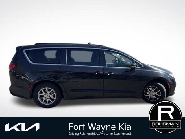 Used 2022 Chrysler Pacifica Touring-L FWD image 6