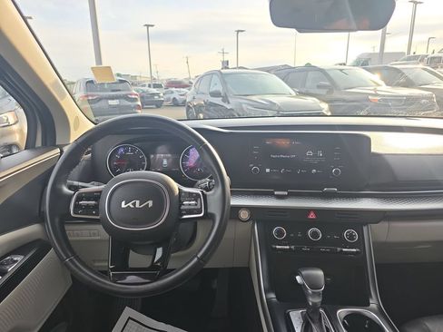 Used 2023 Kia Carnival LX FWD image 18