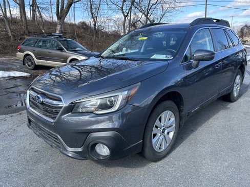 Used 2019 Subaru Outback 2.5i Premium image 6