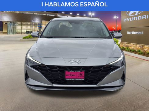Used 2022 Hyundai Elantra SEL w/ Convenience Package FWD image 5