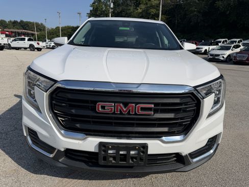 Used 2023 GMC Terrain SLE FWD image 2