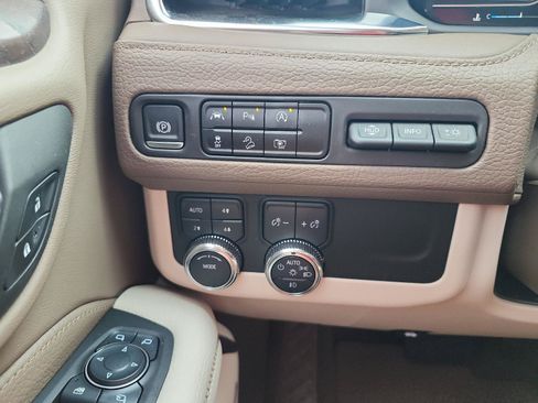 Used 2024 GMC Yukon Denali AWD/4WD image 24