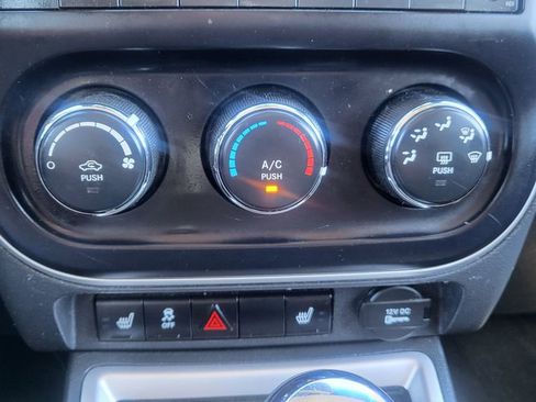 Used 2016 Jeep Compass Latitude image 31