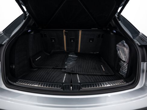Certified 2024 Porsche Macan AWD/4WD image 26