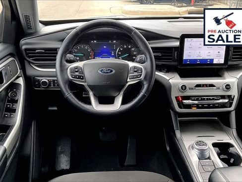 Used 2022 Ford Explorer XLT image 5
