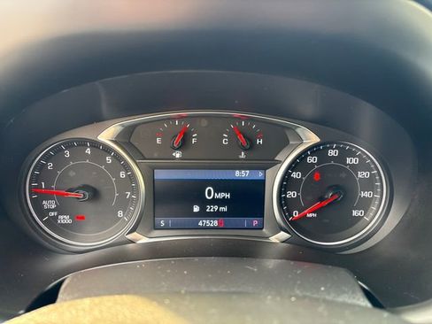 Used 2024 GMC Terrain SLT image 25