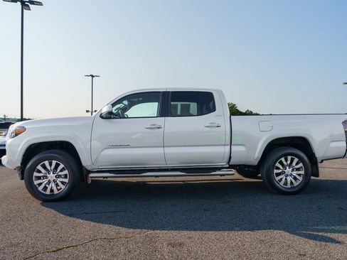 Used 2023 Toyota Tacoma Limited AWD/4WD image 4