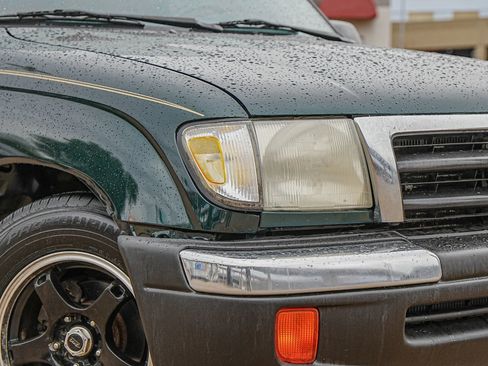 Used 2000 Toyota Tacoma Short Bed image 4