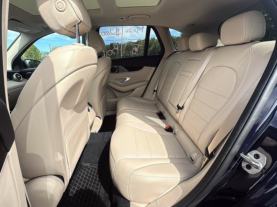 Used 2022 Mercedes-Benz GLC 300 image 18
