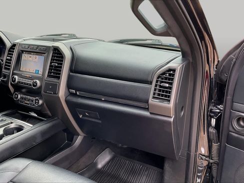 Used 2019 Ford Expedition XLT w/ Equipment Group 202A AWD/4WD image 16
