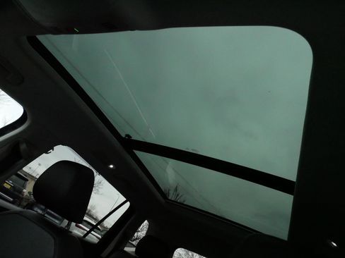 Certified 2020 Volkswagen Tiguan SE w/ Panoramic Sunroof Package image 31