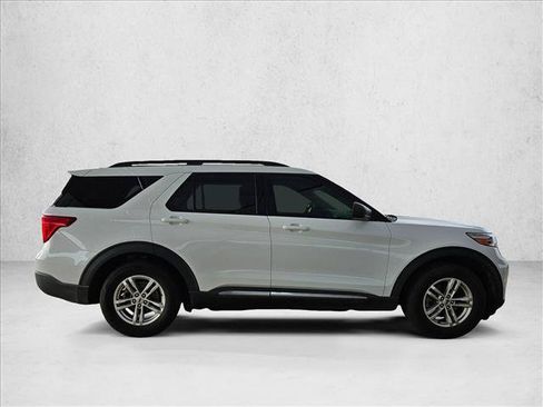 Used 2020 Ford Explorer XLT w/ Equipment Group 202A RWD image 4